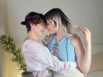 couple
        hoiiy_cute cam image #1461493