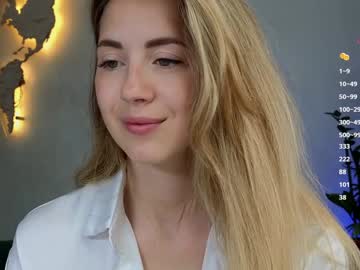 girl
        emmi_rosee cam image #4631942