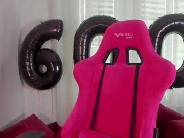 girl
        angelina_new cam image #1493667