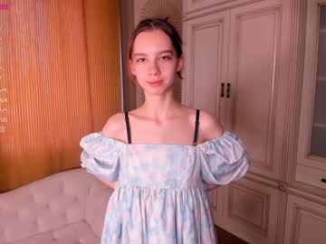 girl
        happiness_call cam image #882006