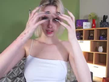girl
        audreycarvin cam image #4536232