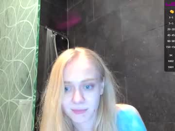 girl
        skyspanker cam image #572945