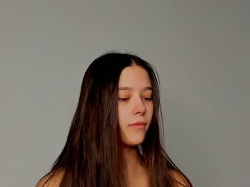 girl
        emilybatee cam image #865475
