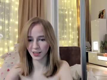 girl
        happiness_s cam image #2047818