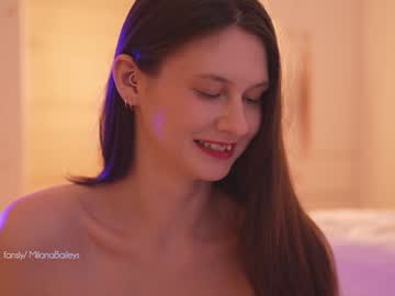 girl
        milanabaileys cam image #2919091