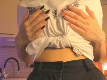 girl
        aimeerogers cam image #768563