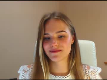 girl
        gwyneth_paltroww cam image #1255584