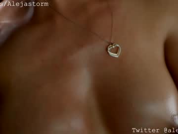 girl
        alejastorm cam image #2638287