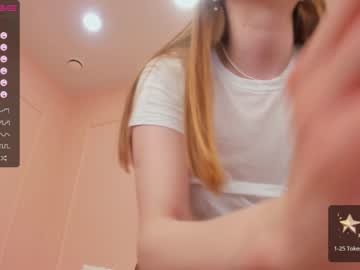 girl
        gentle_riott_ cam image #1219415
