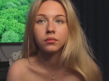 girl
        honneybunneey cam image #4595200