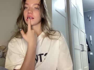 girl
        angel_from_sky cam image #1778179