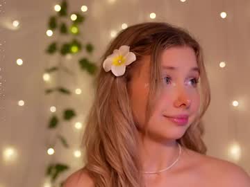 girl
        april_blush cam image #3153615