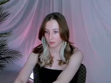 girl
        brittgoodie cam image #2153172
