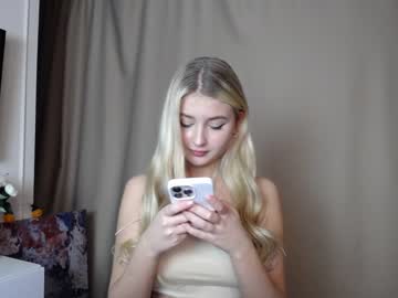 girl
        cute18cute cam image #169252