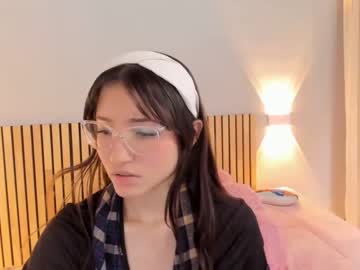 girl
        little_effy18 cam image #1411876