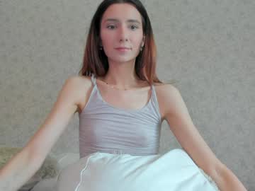girl
        crystalnut cam image #3984298