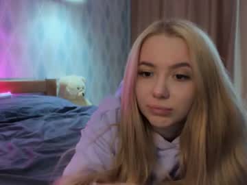girl
        meryfoxxx cam image #615072