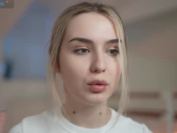 girl
        aurmur cam image #3880353