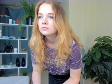 girl
        katherine_hi cam image #1324424