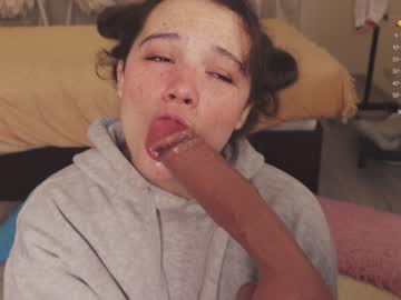 girl
        chery_lady22 cam image #1484549