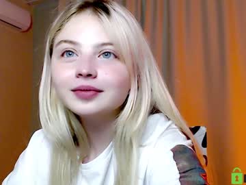 girl
        shy_blondiee cam image #545324
