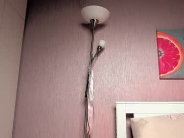 girl
        miss_sweetdream cam image #2715796