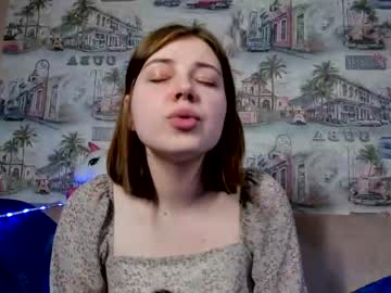 girl
        ruth_sky cam image #176372