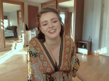 girl
        lesya_krutalevich cam image #451589