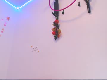 girl
        crystalnut cam image #144424