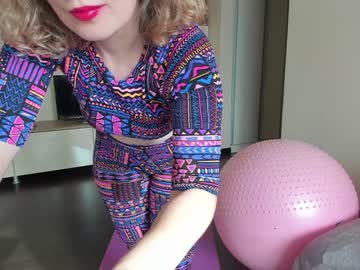 girl
        emilymilf__ cam image #658001
