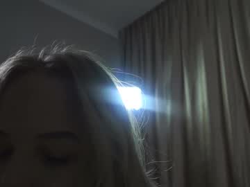 girl
        elsa_jeanie cam image #4368783