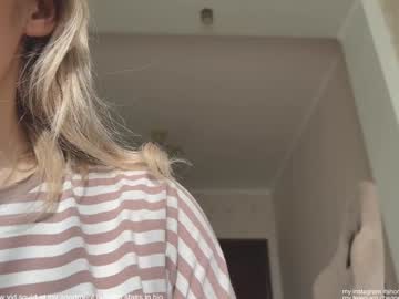 girl
        honey_sunshine cam image #3353741