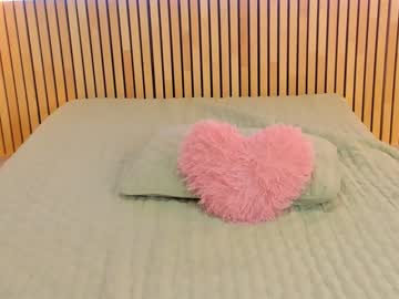 girl
        little_effy18 cam image #1631936