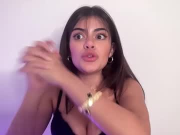 girl
        poutyselena cam image #4381317
