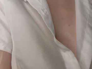 girl
        lauratanguy cam image #3599044