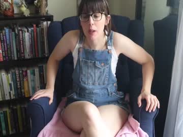 girl
        ellynaomi cam image #1587459