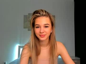 girl
        holly____ cam image #217981