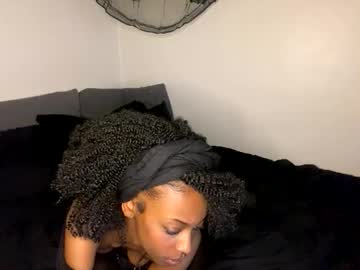 girl
        trixie_luv cam image #4507368