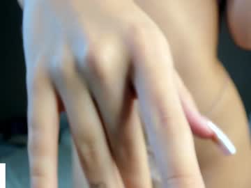 girl
        hailey_wells cam image #1087081