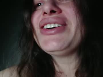 girl
        dyafirst cam image #4207553