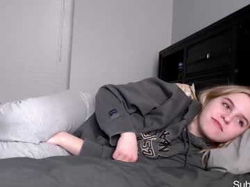 girl
        summersroselive cam image #3639572