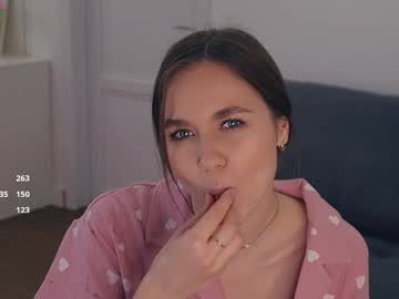 girl
        adelbelch cam image #3798053