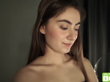 girl
        tessarosse_ cam image #1025633