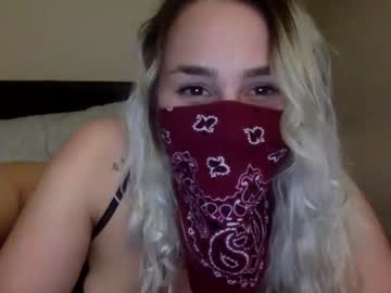 girl
        soakeddnwild cam image #1019869