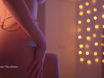 girl
        milanabaileys cam image #2157452