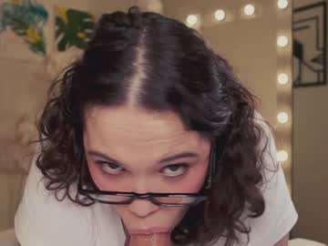 girl
        chery_lady22 cam image #3209665