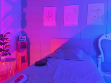 girl
        little_effy18 cam image #2934211