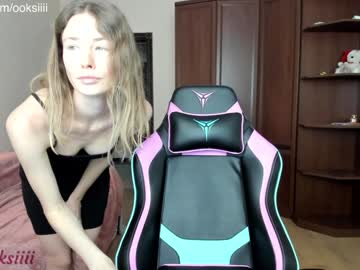 girl
        oksanafedorova cam image #3071677