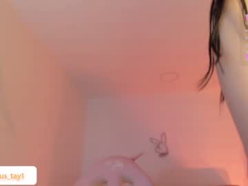 girl
        venus_tay1 cam image #2705862
