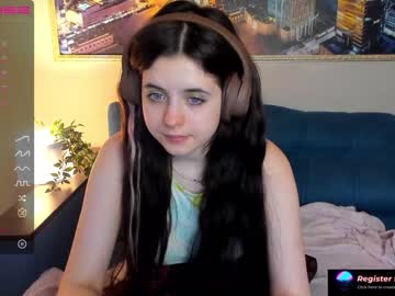 girl
        nessa_more cam image #411223